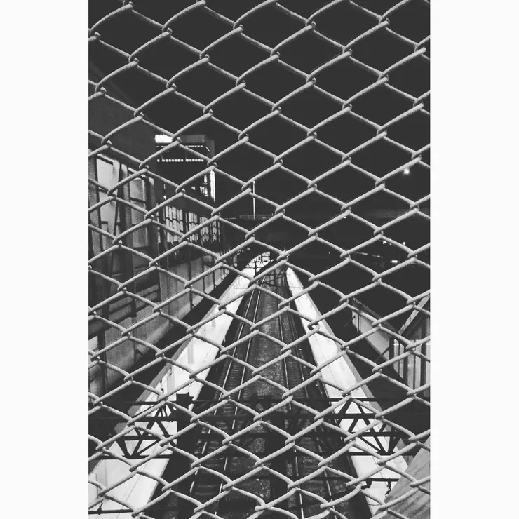 記得這張照片拍攝於高雄火車站，抵達時已經是深夜了。