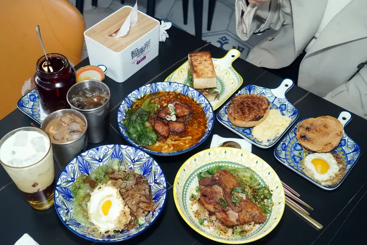 高雄楠梓智勝所香港餐廳:香港簡餐,道地港味一吃就愛上!麻辣肉