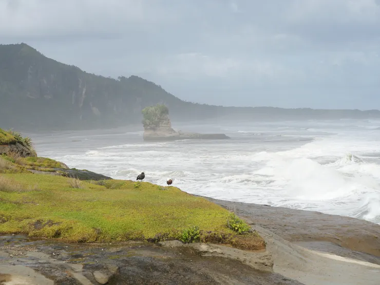 一轉身竟已身在波濤洶湧的海岸邊