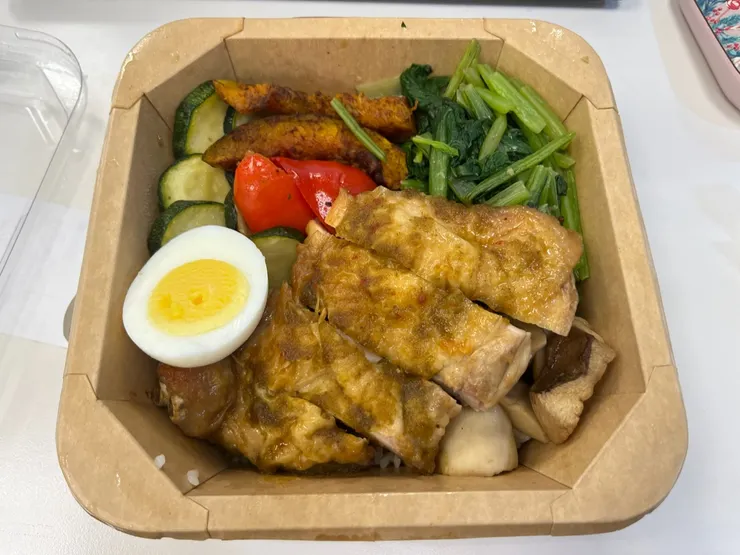 忘記名字的健康餐盒，泰式烤雞口味。