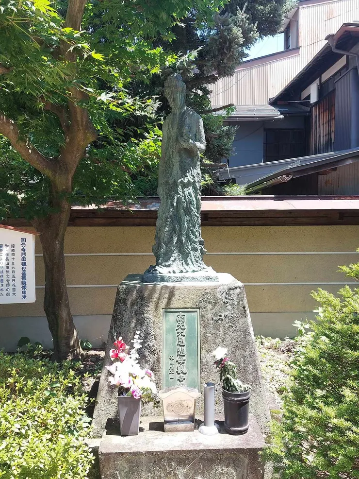 飛驒國分寺不是只有佛寺而已，至少還有五到六座的觀音像