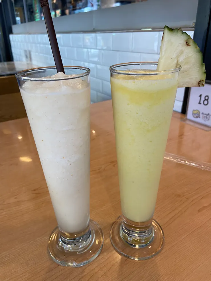 Pineapple&nbsp;smoothie 和荔枝 smoothie