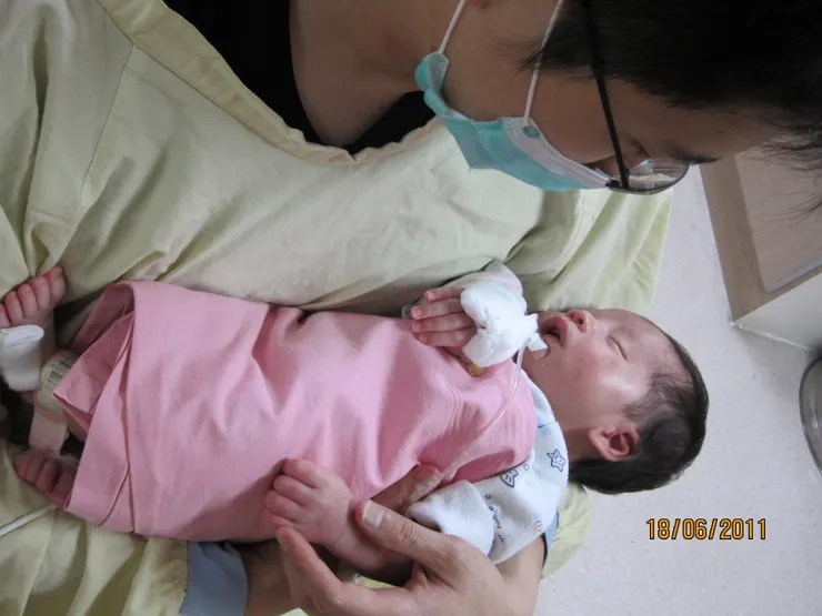 人生第一個月在冰冷的醫院度過〔2011〕