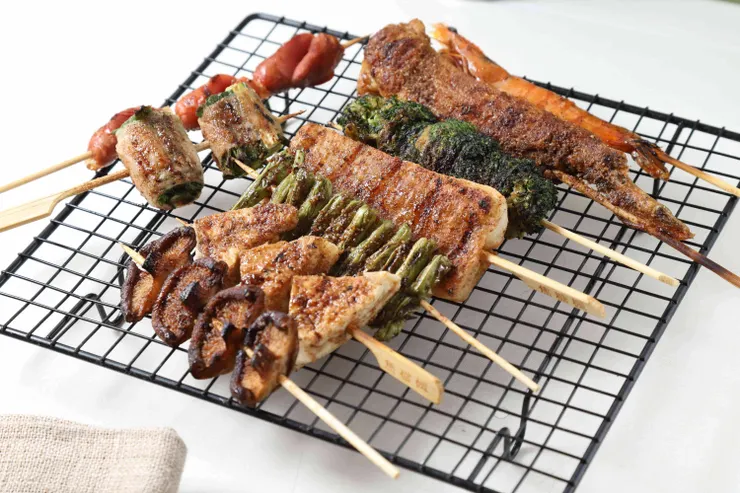 圖說：焦糖楓品項多元、價格親民，四季豆、豆干、烤麻糬等品項都是饕客必選。（資料來源：焦糖楓）