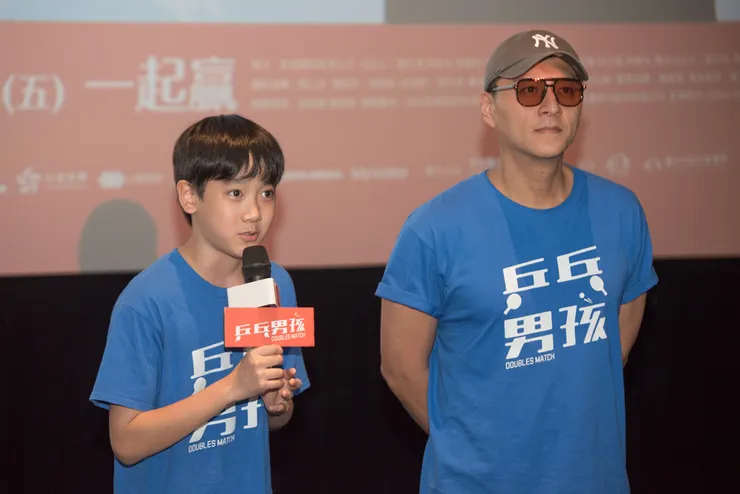 ▲映後《乒乓男孩》主要演員鄭人碩與彭裕愷驚喜現身，與現場桌球小選手開啟一場趣味對答。（圖／業者提供）