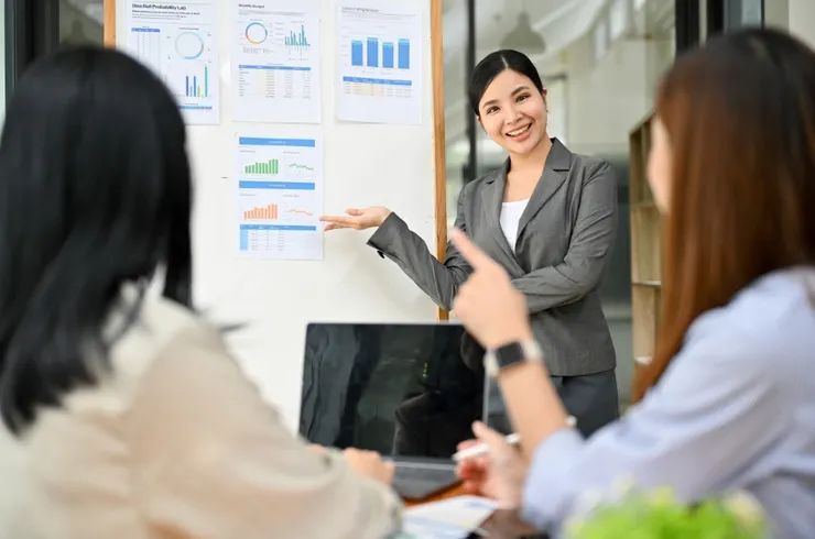 做簡報時，無論是面對面開會，還是視訊會議，都應該強調數據。圖/123RF圖庫