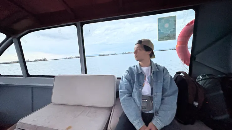 我們都著迷於眼前一望無際的湖景