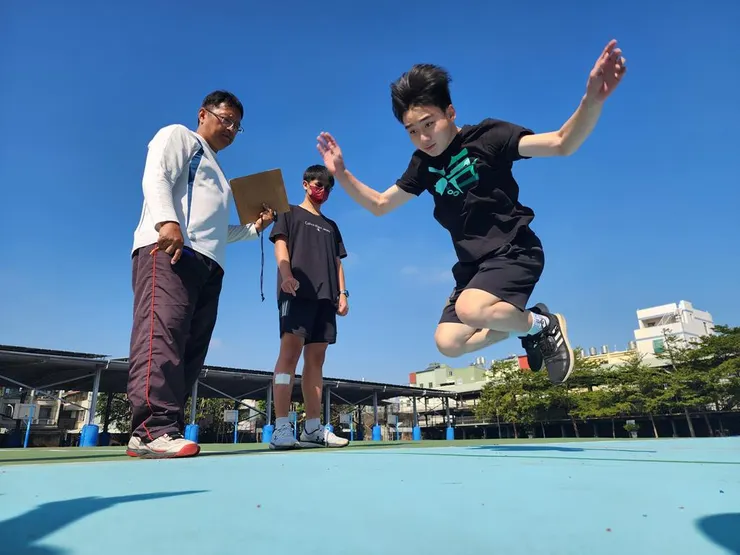 上華國高中部:結合蒙特梭利理念的高品質自學環境,探索自由、實踐農場活動與微觀經濟的理想校園 台南實驗國高中