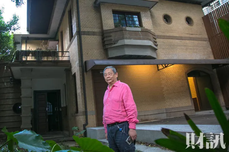 正大尼龍董事長何紀豪於山海樓前(圖片來源:財訊)