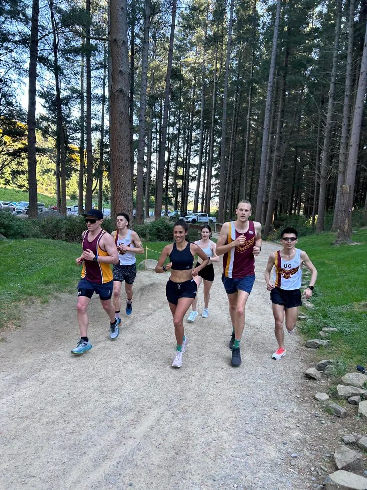 難得跟上的俱樂部團跑，通常周日舉辦而自己必須工作