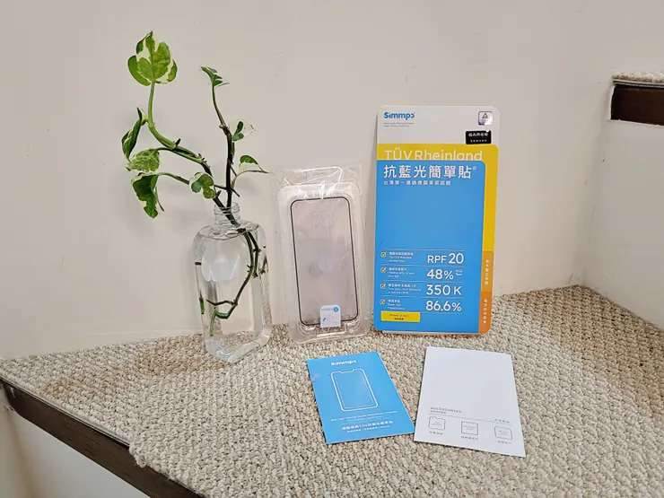 Simmpo iPhone 護眼霧面 TÜV 抗藍光簡單貼