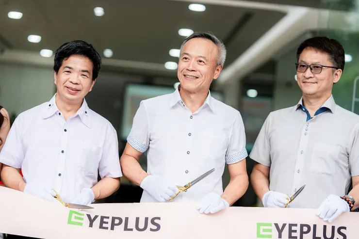 圖／周士祺醫師（左）、賴威廷醫師（中）、梁智凱醫師（右）。