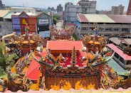 屋脊上交趾陶及剪黏工藝（圖片截圖於網路）