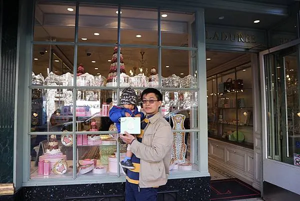 有個人已經迫不及待想偷拿了😆