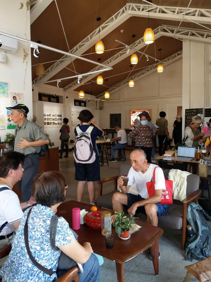 蟾蜍山大客廳具備多樣功能，我來訪多次每次都遇到不同活動使用