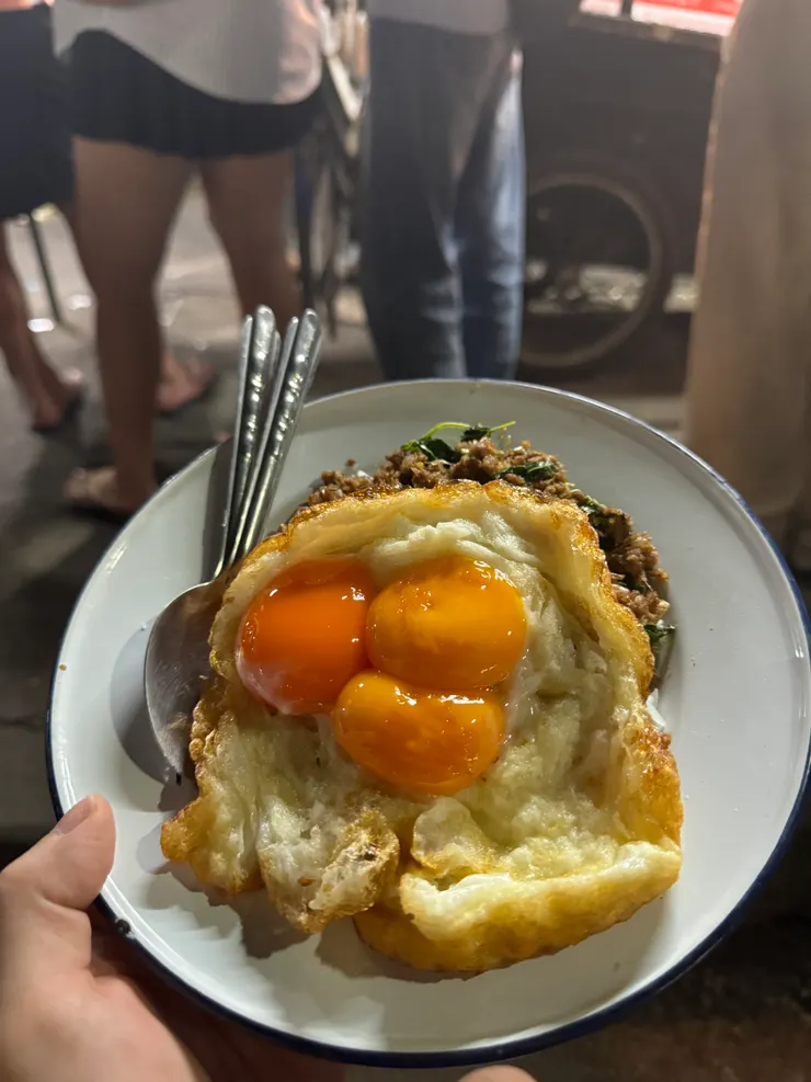 大排長龍打拋飯