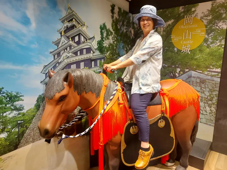 一樓的互動裝置電動馬