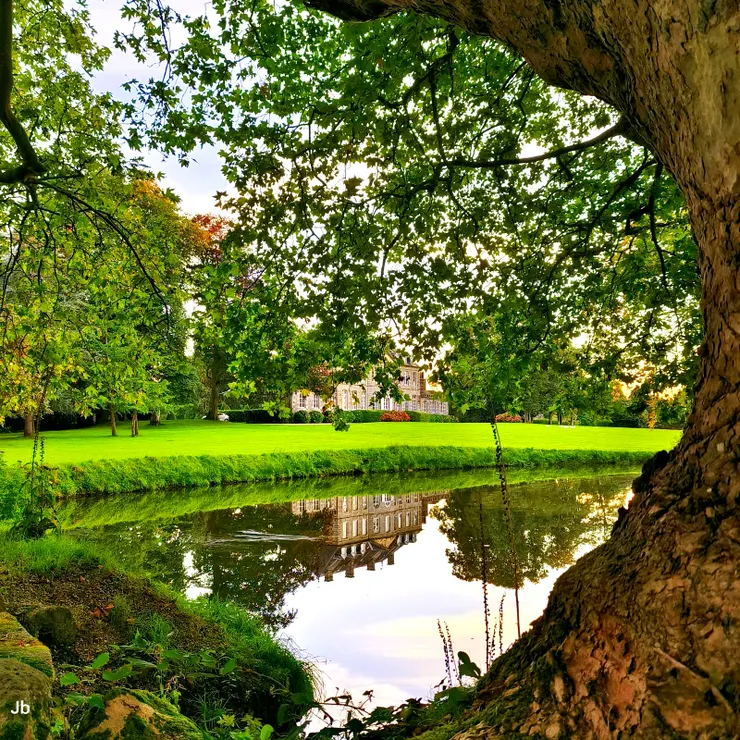 【環顧三十英畝森林草原河流湖泊！城堡與樹林在湖泊中的倒影。】