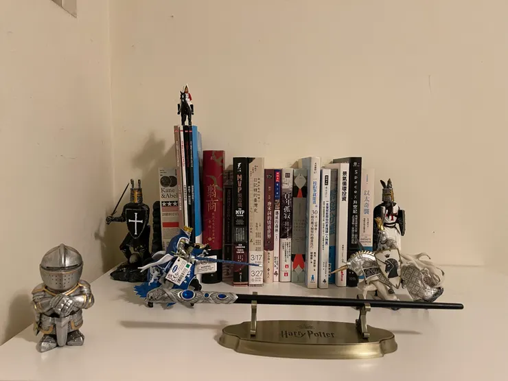 可以先忽略後面的騎士們