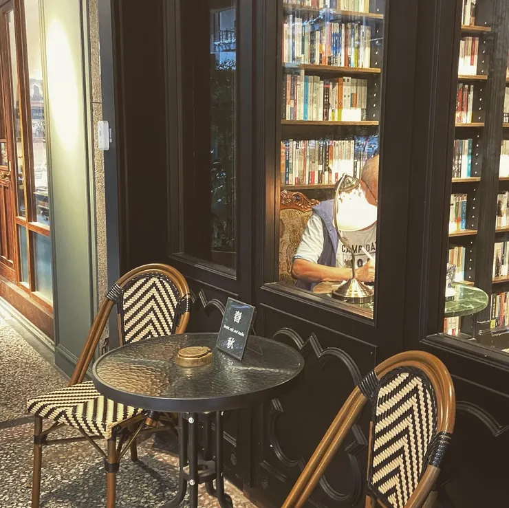 春秋書店
