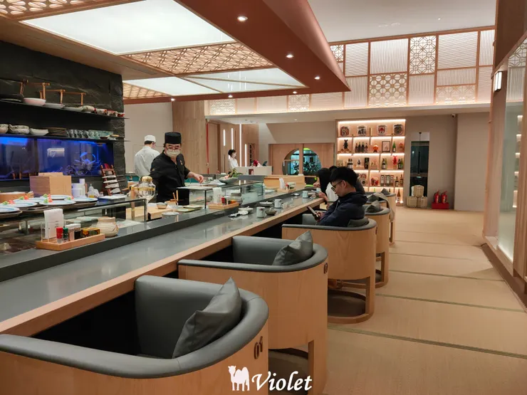 九井自慢料理吧台區