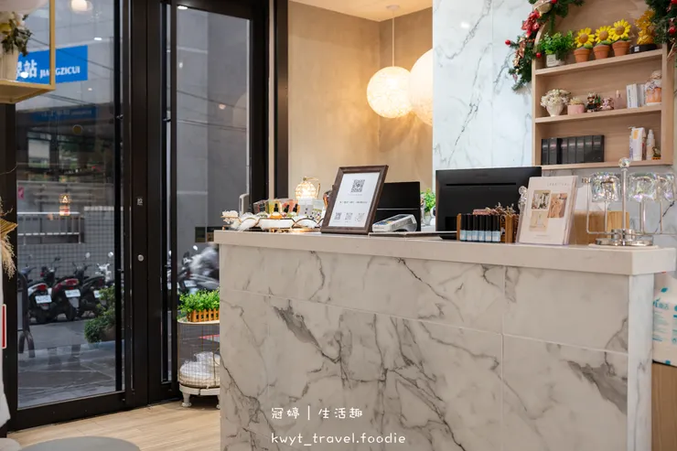 [板橋新中式美睫設計]AN藝術工坊，忙碌女生的救星！2.5小時同步完成美睫手足美甲保養，躺著睡一覺就變美，板橋美甲推薦，附最新美睫美甲價格表