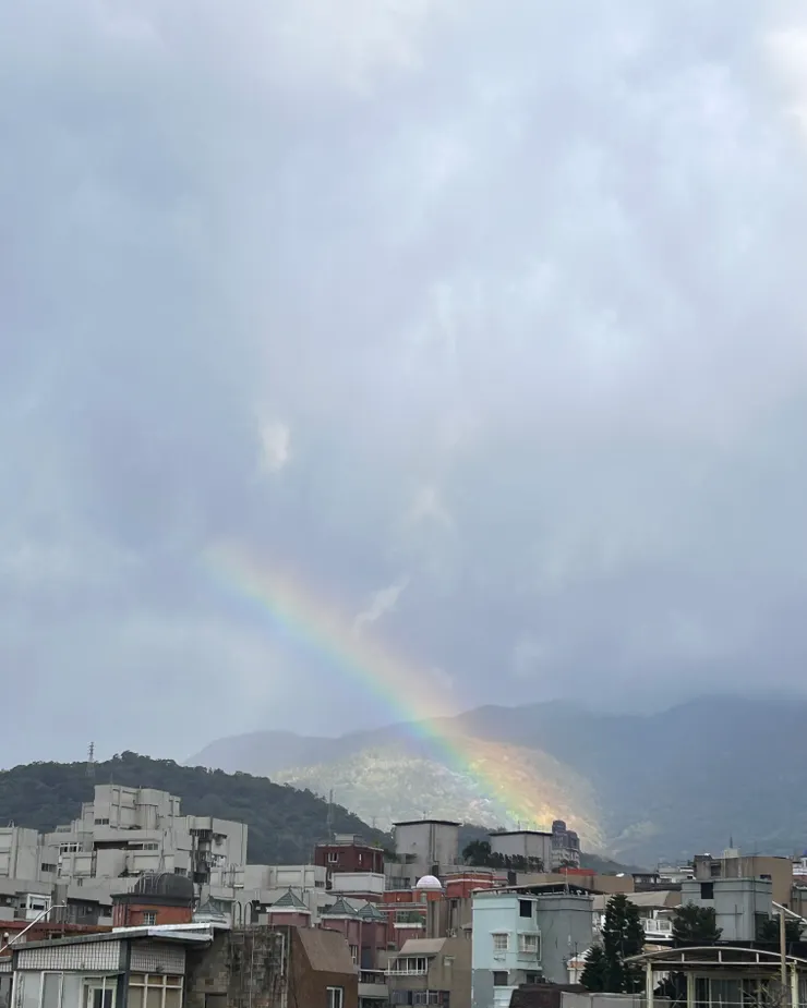好開心，新年就看到彩虹！