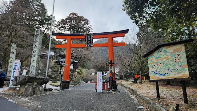 來到日吉大社正門，入內參拜要收 ¥500