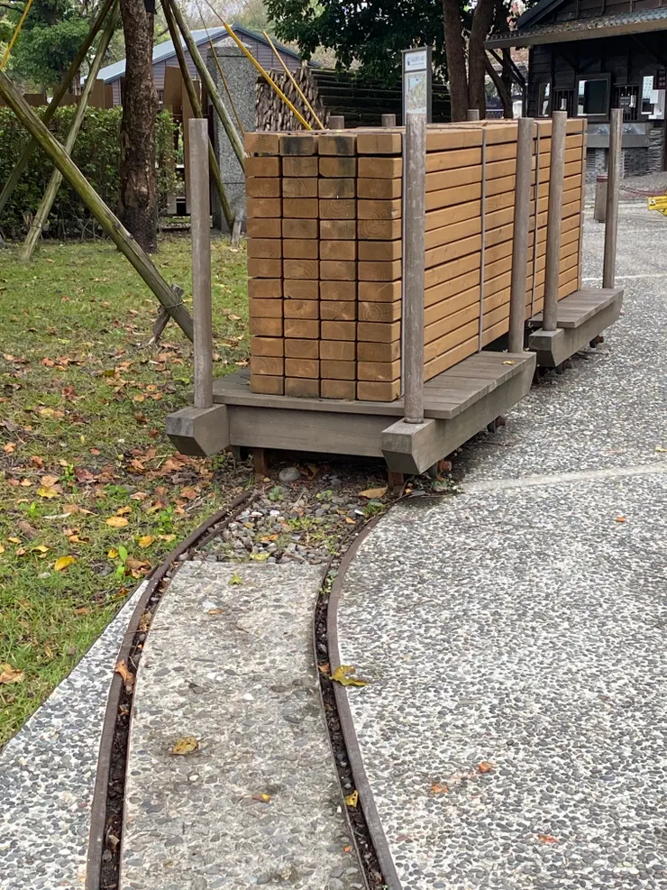羅東儲木場的運木車