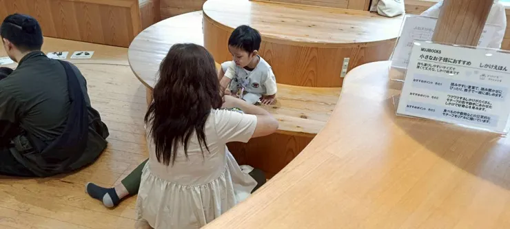 可愛的珍豬，東看看西看看🤣