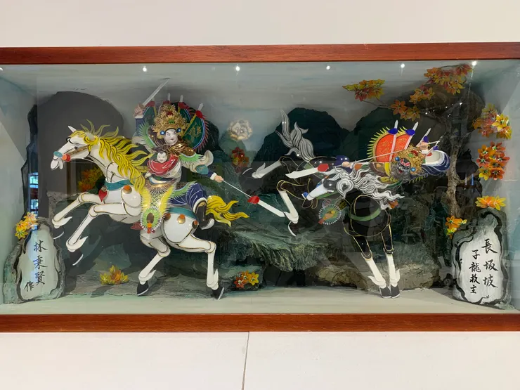 夢夢：一直很喜歡廟裡屋簷上的「剪粘藝術」，手工剪貼陶瓷碗盤拼貼成型的人物花鳥真是厲害。 