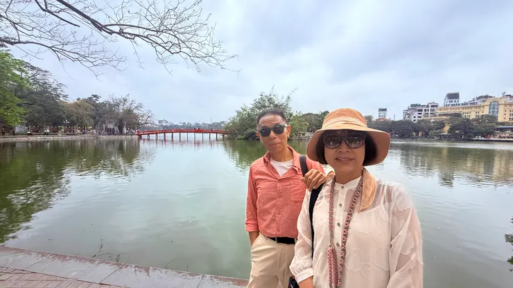 還劍湖邊等待電瓶車