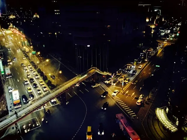 那天的台北街頭 by 積極檸檬頭