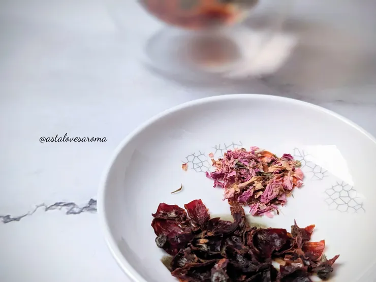 大馬士革玫瑰花瓣（Rosa damascena）與玫瑰果（Rosa canina）