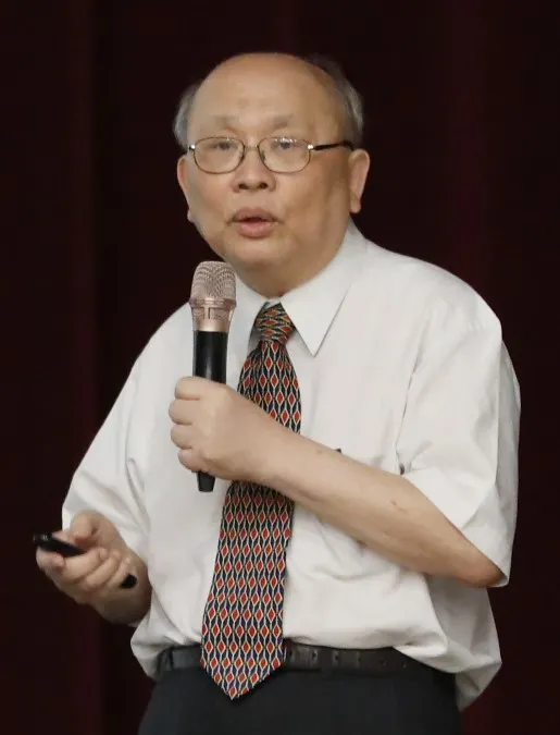 著名的台灣史研究者，也是《斯卡羅》原著小說《傀儡花》的作者陳耀昌