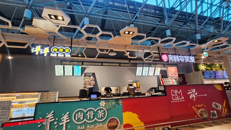 二師兄肉羹專賣店位在二航管制區外的四樓!