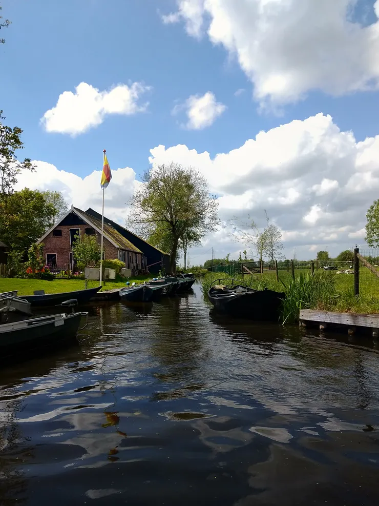 在船上就能體驗羊角村的悠閒