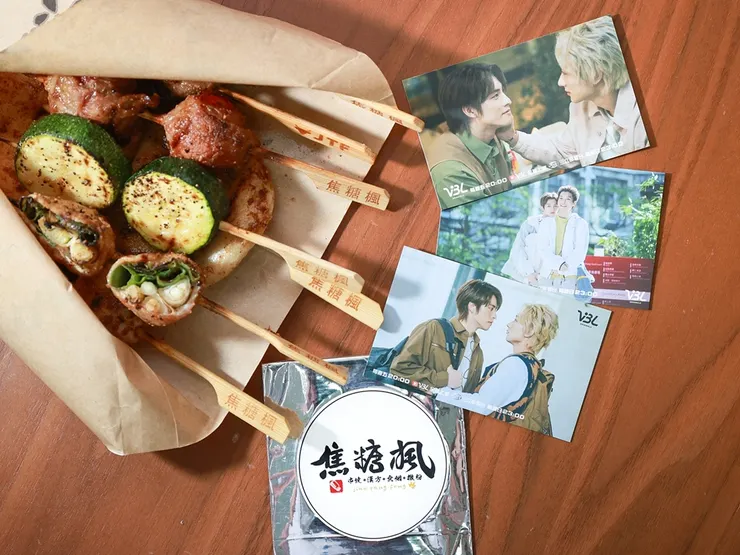 圖說:焦糖楓與三立電視最新熱播戲劇《靈魂約定》合作,消費滿399元即贈限量版精美劇照卡盲包一份。(資料來源:焦糖楓)