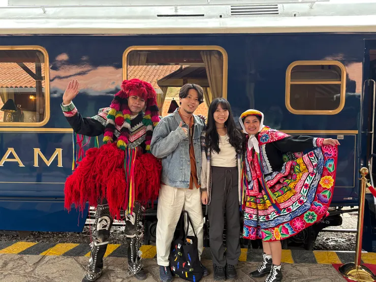 超開心的體驗，上車前大家紛紛和舞者們合影