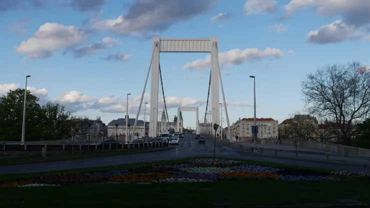 先從伊麗莎白橋回去佩斯買煙囪捲(其實只是我想上廁所)