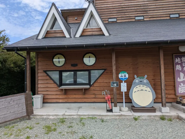 商店門口的龍貓造景