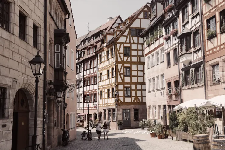 2023年6月於紐倫堡舊城區Weißgerbergasse街。/拍攝：蝦那