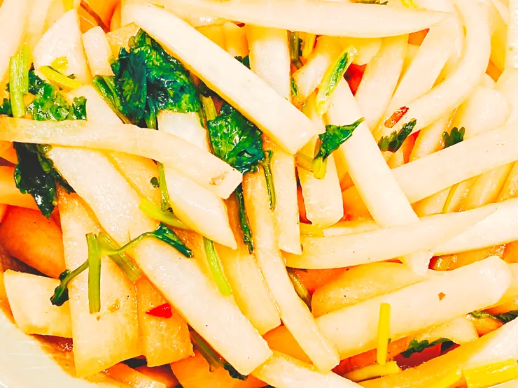 薑爆白蘿蔔炒香菜                                                                    梵靈乾坤工作室提供