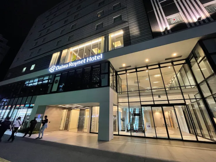 飯店就在車站旁邊步行約一分鐘處