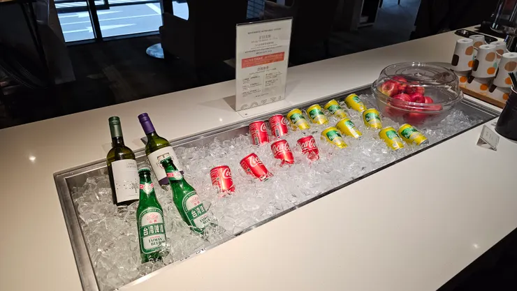 酒精類飲料要付費!其他飲料都是免費!