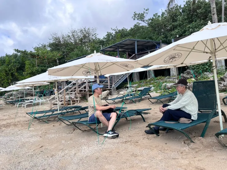 如果是假日，這些躺椅應該是很搶手的，幸好我們選非假日來，躺椅都沒人坐。