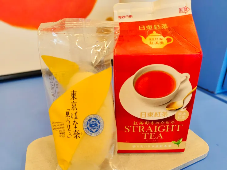 清爽的紅茶搭配甜點,一段享受的療癒時光