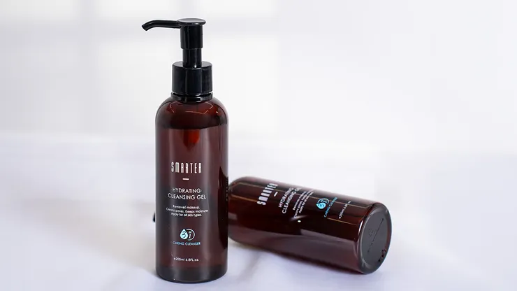 超能淨顏洗卸凝露，洗卸一瓶搞定，是懶人的救星。（圖/SMARTER詩嫚特）