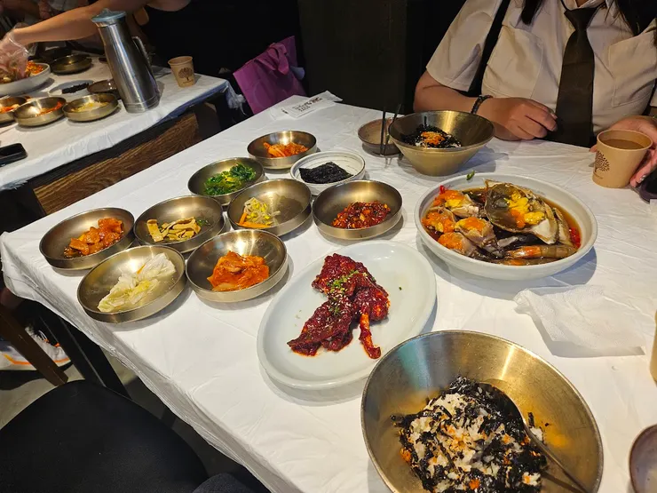 醬蟹，那個飯很香，這個是M SIZE的份量，個人覺得很剛好，再多會有點膩