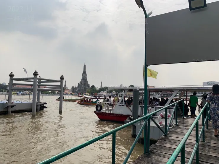 「泰國的埃菲爾鐵塔」，從河對岸就能看見